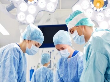 Українські лікарі провели успішну симультанну трансплантацію серця та нирки