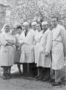 Анатолий Петрович вместе с группой студентов (1956)