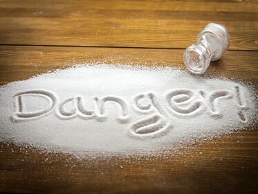 Надмірне споживання солі збільшує ризик деменції