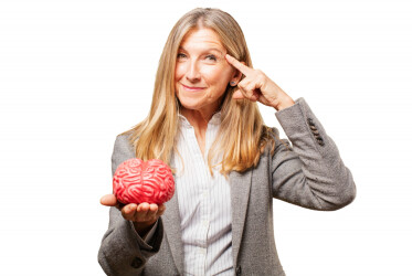 Які поживні речовини можуть уповільнити старіння мозку та покращити когнітивні здібності