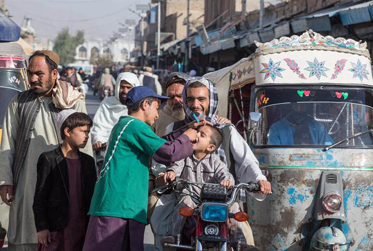 «Нулевые показатели передачи полиомиелита и здоровье для всех» – новогодние пожелания генерального директора ВОЗ жителям Афганистана и Пакистана
