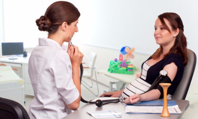 Лікування високого артеріального тиску під час вагітності є безпечним та запобігає серцевим ризикам матері 