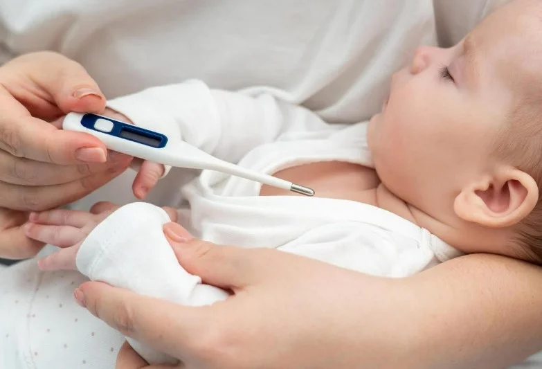 Алгоритм PECARN, або Як уникнути зайвих люмбальних пункцій у немовлят із гарячкою