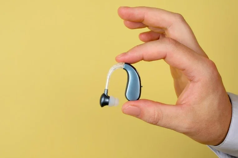Централізована закупівля розширює доступ українців до слухових апаратів