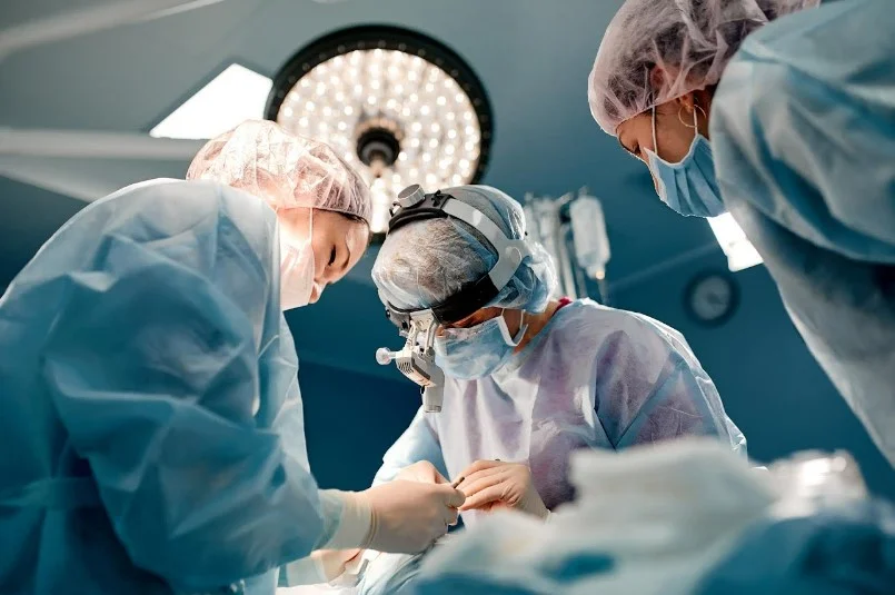 Іспанські лікарі презентують унікальний випадок: перша часткова трансплантація обличчя від донора після асистованої смерті