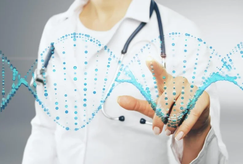 Медичні прориви 2025 року: від успішної генної терапії до несподіваного застосування штучного інтелекту