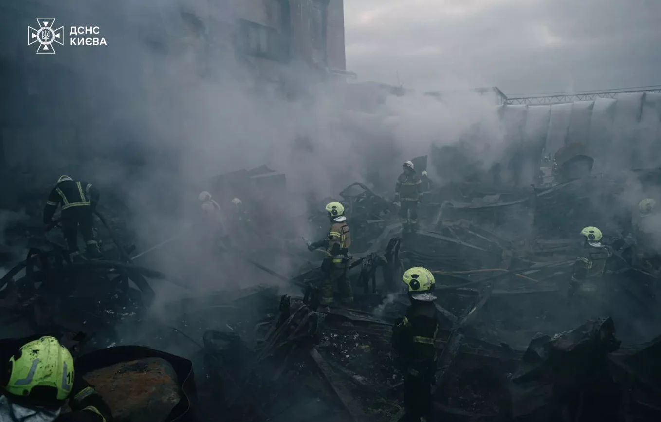 Знищення складу групи фармацевтичних компаній КУСУМ у місті Києві внаслідок атаки ворожого дрону