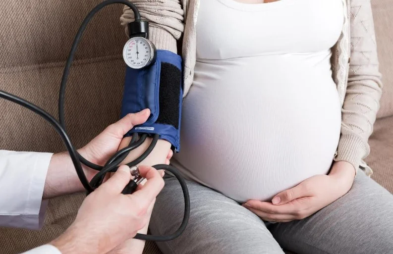 10 неврологічних симптомів, що можуть прогнозувати еклампсію раніше за класичні ознаки