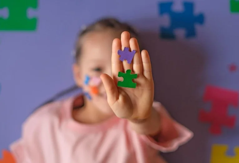 Чому аутизм частіше діагностують у хлопчиків? Учені дослідили захисну роль Х-хромосоми