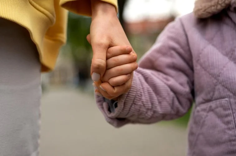 Оновлені українські стандарти медогляду для усиновлення дітей: від пожиттєвих заборон до оцінки ремісії та функціональності