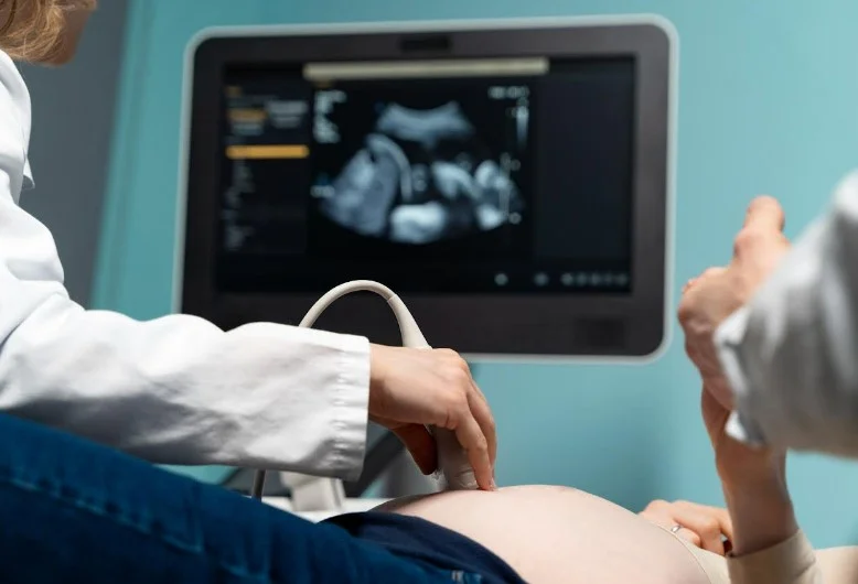 Штучний інтелект у прогнозуванні пологів: FDA схвалило технологію Delivery Date AI